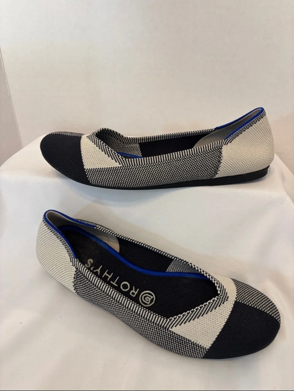 Rothy's Captoe Black & White Plaid pattern Knit slip on Flats. Size 7